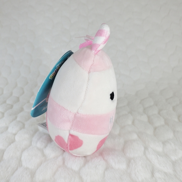 Amelie Squishmallows Clips Strawberry Milk Pink and White Plush Collectible - Picture 6 of 7